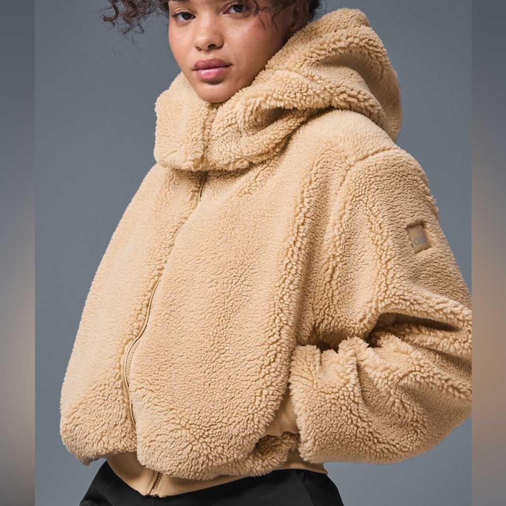 Alo Yoga Foxy Sherpa Bomber Jacket in Camel, size Small
